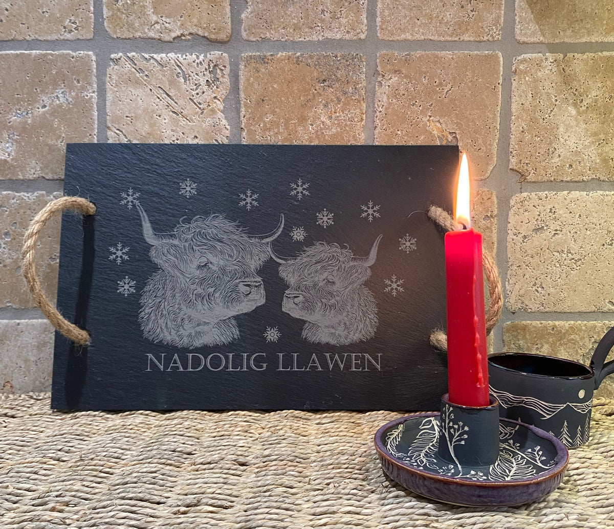 Highland Herd Nadolig Llawen Cheeseboard (With Ropes)