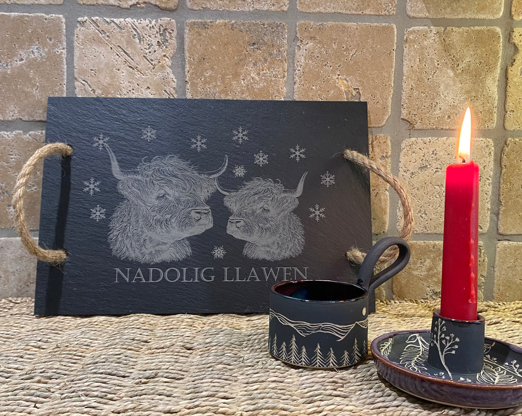 Highland Herd Nadolig Llawen Cheeseboard (With Ropes)